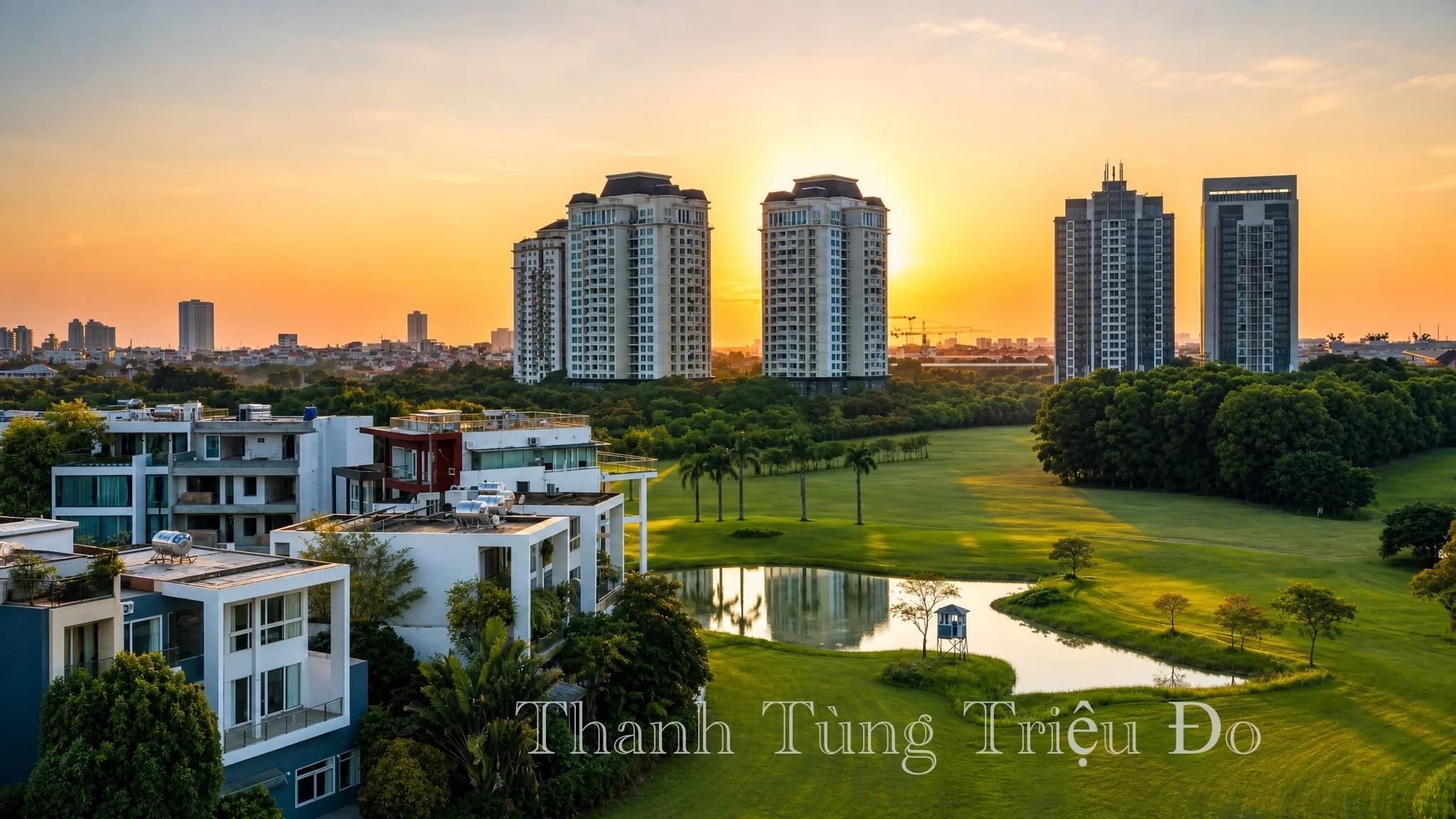 Khung cảnh hoàng hôn bảng lảng bình yên trên hồ điều hòa bao quanh biệt thự khu P Ciputra